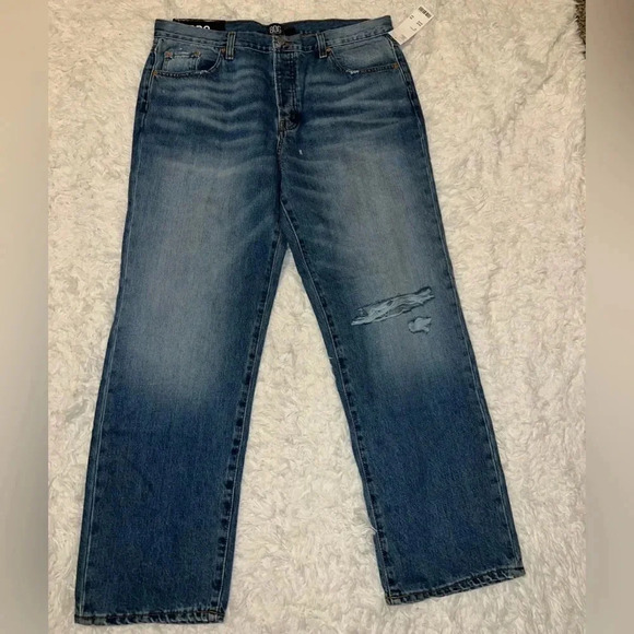 NWT Urban Outfitters Size 31 Boyfriend Low Rise Medium Wash Distressed Jeans - Picture 3 of 3